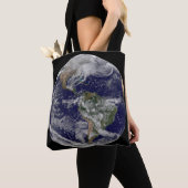 Full Earth toont een krachtig winterse Storm. Tote Bag (Dichtbij)