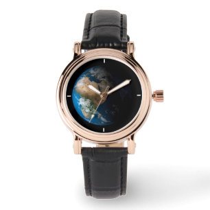 Full Earth toont gesimuleerde wolken boven Afrika. Horloge