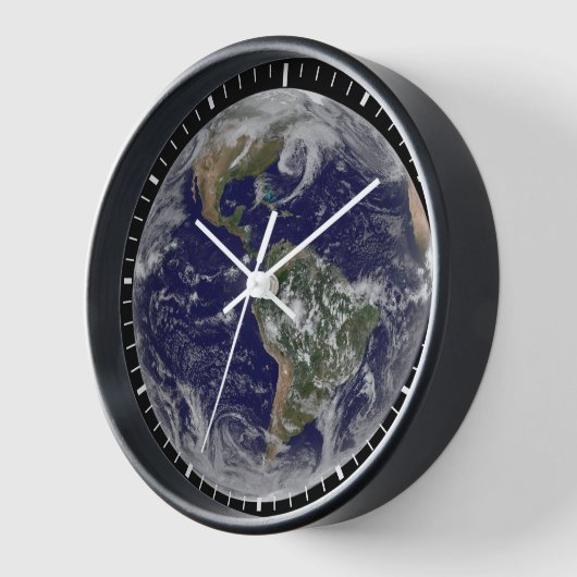 Full Earth toont lagedruksystemen. (Hoek)