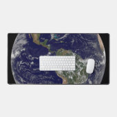 Full Earth toont lagedruksystemen. Bureaumat (Keyboard & Muis)