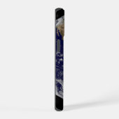 Full Earth toont lagedruksystemen. iPhone 15 Case (Rechterkant)