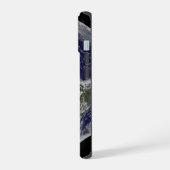 Full Earth toont lagedruksystemen. iPhone 15 Case (Linkerkant)