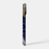 Full Earth toont lagedruksystemen. iPhone 15 Case (Rechterkant)