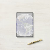 Full Earth toont lagedruksystemen. Post-it® Notes (Op bureau)