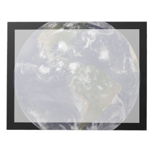 Full Earth toont tropische Stormen in de Atlantisc Notitieblok