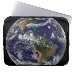 Full Earth toont verschillende tropische Storm sys Laptop Sleeve