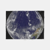 Full Earth toont verschillende tropische Stormen. Fleece Deken (Voorkant (Horizontaal))