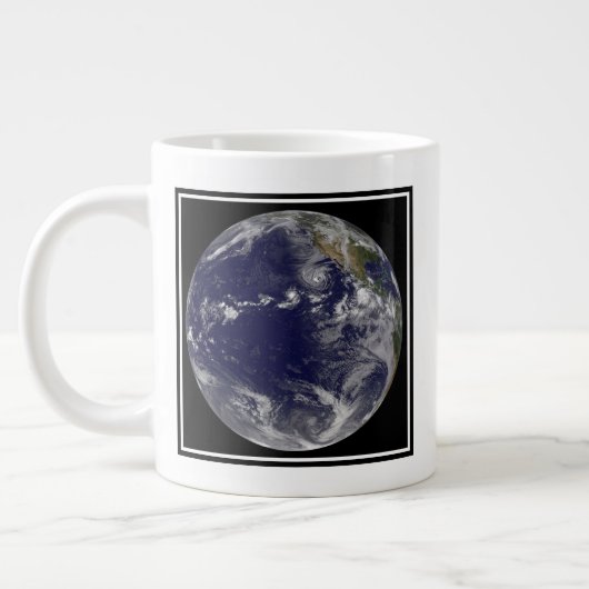 Full Earth toont verschillende tropische Stormen. Grote Koffiekop (Links)