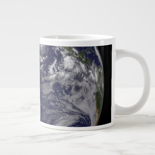 Full Earth toont verschillende tropische Stormen. Grote Koffiekop (Rechts)