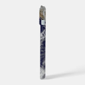 Full Earth toont verschillende tropische Stormen. iPhone 15 Case (Linkerkant)