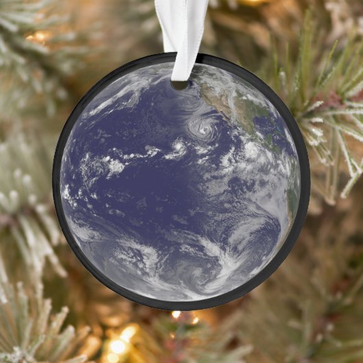 Full Earth toont verschillende tropische Stormen. Ornament (Boom)