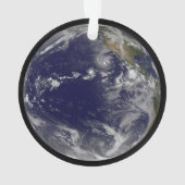 Full Earth toont verschillende tropische Stormen. Ornament (achterkant)