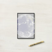 Full Earth toont verschillende tropische Stormen. Post-it® Notes (Op bureau)