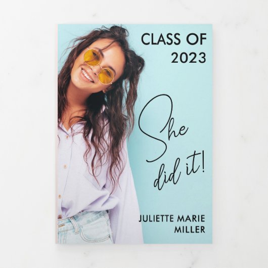 Fun and Modern Afstuderen Tri-Fold Uitnodiging (Cover)