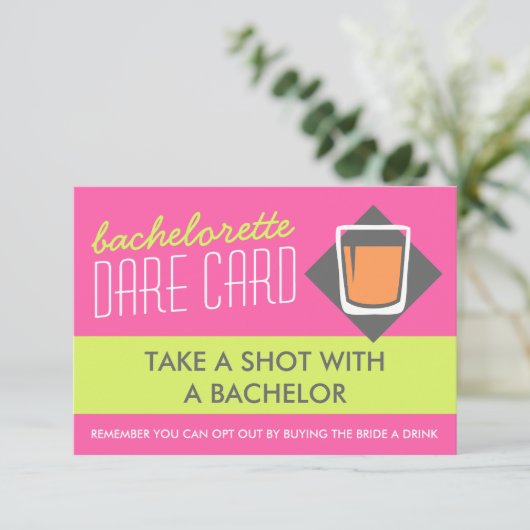 Fun Bachelorette DARE spel kaart - neem een shot (Staand voorkant)