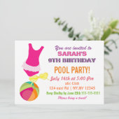 Fun Beach Ball flipflop meiden Pool Party Invites Kaart (Staand voorkant)