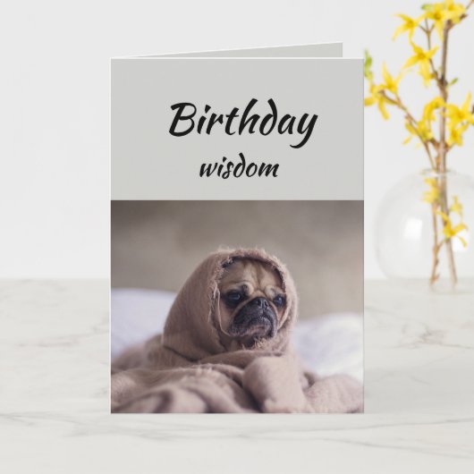 Fun Birthday Wisdom met Cute Pug Dog Animal Kaart (Gele Bloem)