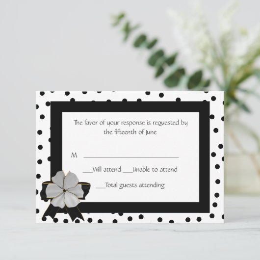 Fun Black en White Polka Dot Response Card RSVP Kaartje (Staand voorkant)