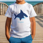 Fun Blue Shark Kinder Shirts<br><div class="desc">Dit Fun Blue Shark Toddler T-Shirt heeft een gedurfd,  speels haaienontwerp in levendig blauw,  perfect voor kleintjes die van avontuur houden! De opvallende afbeelding voegt een vleugje eigenzinnigheid toe,  waardoor het een opvallend stuk is voor elke casual of themagelegenheid.</div>