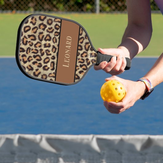 Fun Brown & Black Faux Leopard Skin met naam Pickleball Paddle (Insitu)