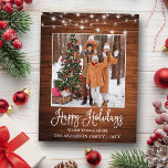 Fun Calligraphy Rustic Wood Lights Photo Holiday Briefkaart<br><div class="desc">Modern Fun Calligraphy Script Prettige feestdagen Family Photo Holiday Briefkaart - Rustisch country wood met String Lights</div>