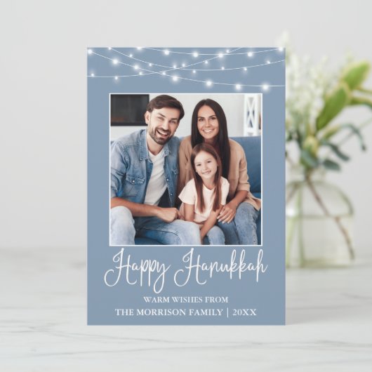 Fun Calligraphy String Lights Foto Blue Hanukkah Feestdagenkaart (Staand voorkant)
