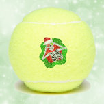 Fun Christmas Skelet Ornamenten Santa Hat Groen Tennisballen<br><div class="desc">Deze tennisballen hebben een leuk kerstskelet met ornamenten tot aan zijn ogen met een rode kerstmuts die uit een dimensionale spatvorm gluren in fel rood en groen aan de voor- en achterkant.</div>