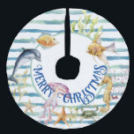 Fun Coastal Beach Theme Merry Kerstry Imitatie Linnen Kerstboom Kleed<br><div class="desc">Een prachtig tropisch thema kerstboomrok met witte achtergrond en kustthema met schelpen,  zeester en meer. Exemplaar zegt pretkerst</div>