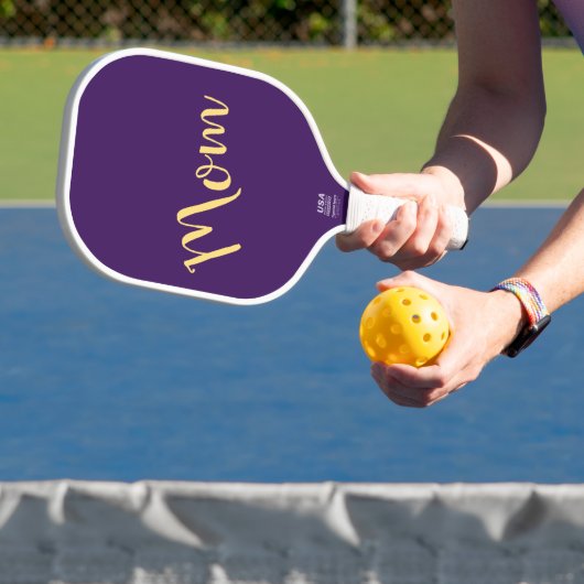 Fun Cool Vibrant Elegant Dark Paars "Mam" Script Pickleball Paddle (Insitu)