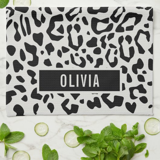 Fun Custom Name Snow Leopard Animal Print Patroon Theedoek (Gevouwen)