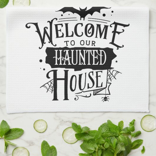 Fun Cute Welkom in ons gehakte huis Halloween Theedoek (Gevouwen)