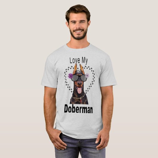 Fun Doberman in zonnebril T-shirt (Voorkant volledig)