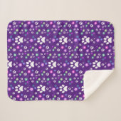 Fun Dog Blanket, Paarse Dog Paw Print Sherpa Deken (Voorkant (horizontaal))