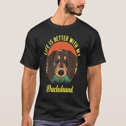 FUN DOG TEE. LIFE IS BETTER WITH MY DACHSHUND. SMA T-SHIRT (Voorkant)