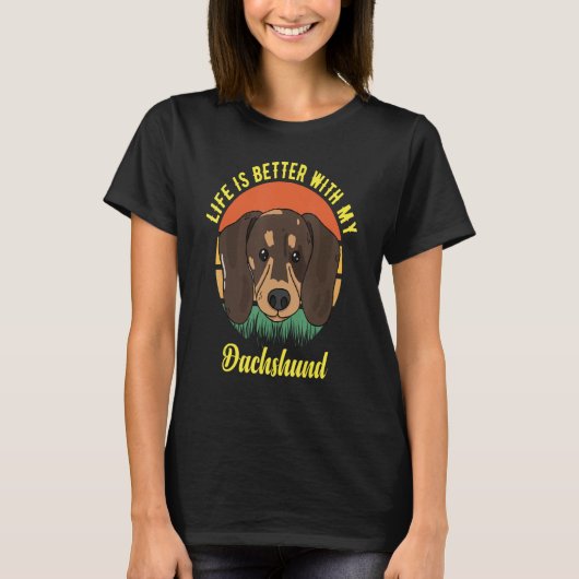 FUN DOG TEE. LIFE IS BETTER WITH MY DACHSHUND. SMA T-SHIRT (Voorkant)