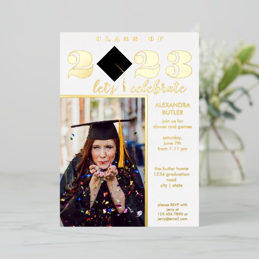 Fun Facts Photo Bold Script Class 2023 Afstuderen Folie Uitnodiging (Staand Voorkant)