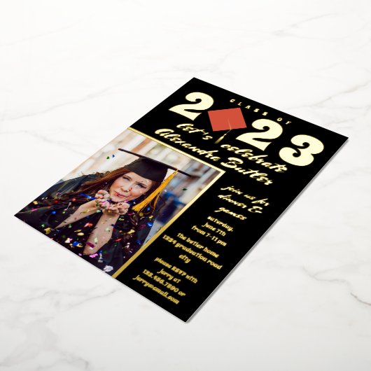 Fun Facts Photo Bold Script Class 2023 Afstuderen Folie Uitnodiging (Gedraaid)