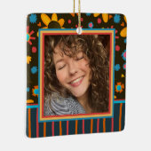 Fun Floral Daisy Custom Foto Naam Datum Keramisch Ornament (Rechts)