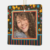 Fun Floral Daisy Custom Foto Naam Datum Keramisch Ornament (Links)