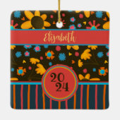 Fun Floral Daisy Custom Foto Naam Datum Keramisch Ornament (Achterkant)