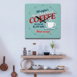 Fun  Fresh Brewed Coffee Personalized Vierkante Klok<br><div class="desc">Een leuk,   teruggooiontwerp naar de jaren '60 met deze schattige,  verse koffiebranderklok,  gepersonaliseerd voor iemand speciaal. Deze geweldige kleine gespreksstukken maken een perfect huisvretende cadeau of een cadeau voor een koffieminnaar!</div>