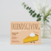 Fun Friendsgiving Smiling Pumpkin Pie Holiday Uitnodiging Briefkaart (Staand voorkant)
