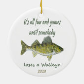 Fun & Games totdat iemand een Walleye-gedateerd ve Keramisch Ornament (Achterkant)
