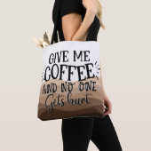 Fun Geef me een zwarte koffie-typografie Tote Bag (Dichtbij)