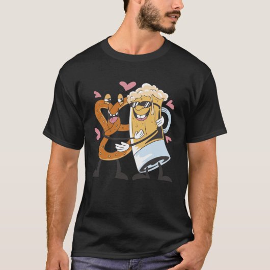 Fun German pretzel with beer design for party holi T-shirt (Voorkant)