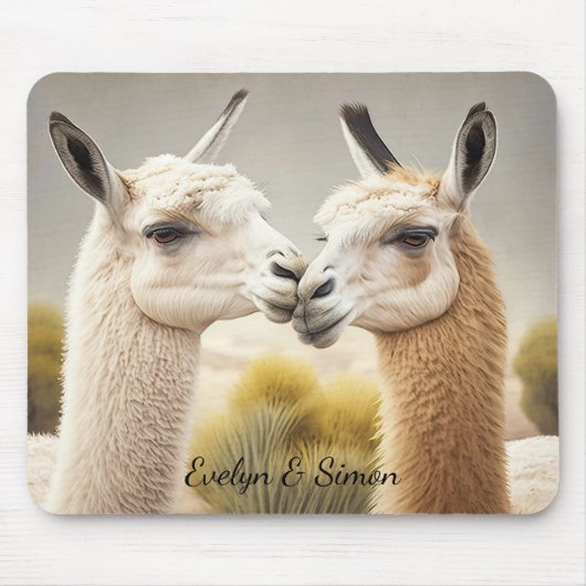 Fun Gift for Couples Engaged Kissing Llamas Muismat (Voorkant)