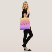 Fun Girls Trippin naar...je bestemming kleurrijk Tote Bag (Op model)