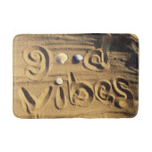 Fun Good Vibes Quote, getekend in Beach Sand Photo Badmat (Voorkant)