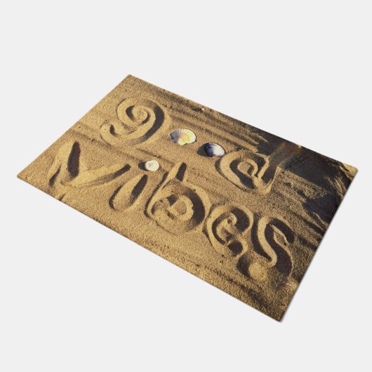 Fun Good Vibes Quote, getekend in Beach Sand Photo Deurmat (Schuin)