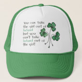 Fun Green Shamrocks Iers Meisje Trucker Pet (Voorkant)